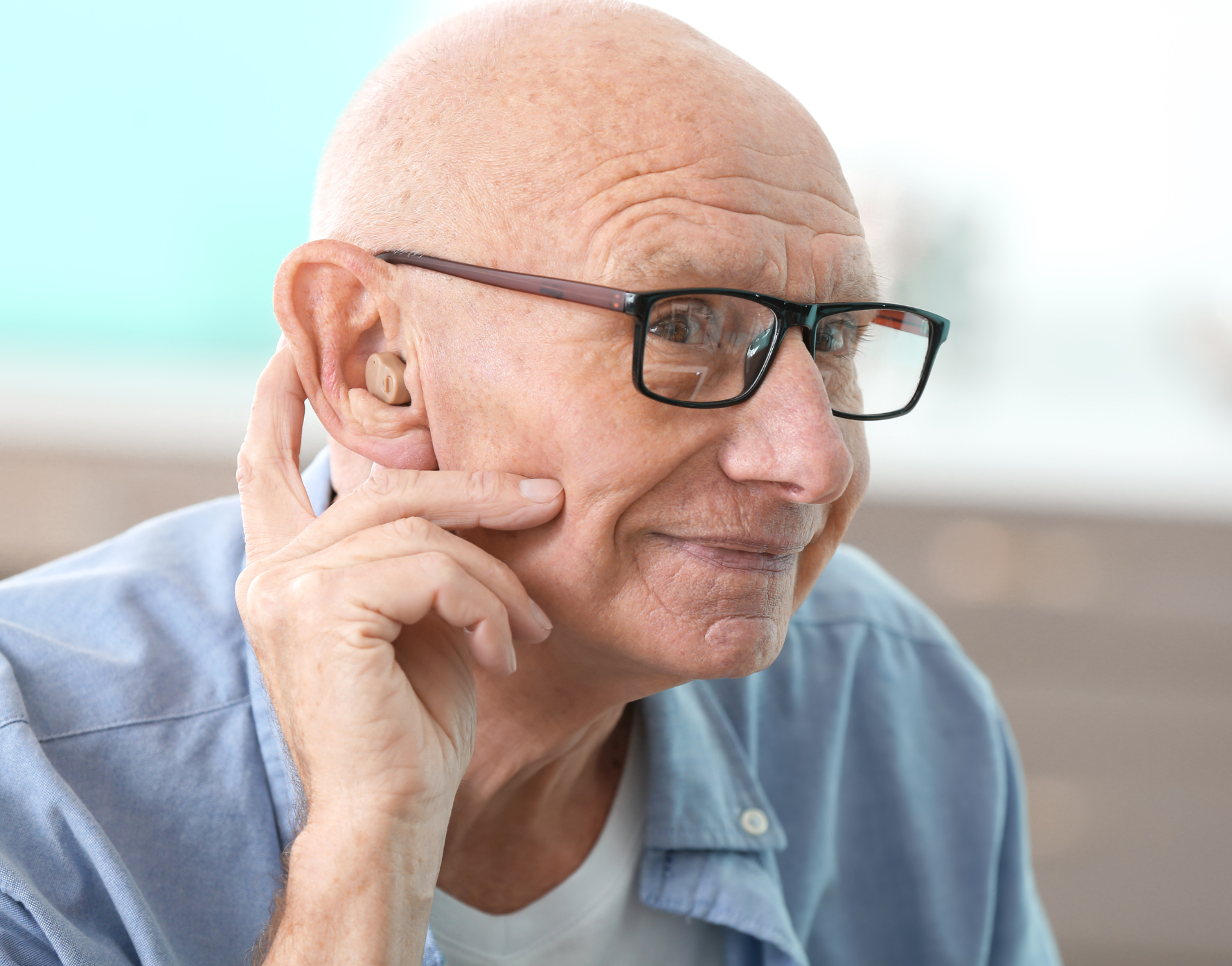 Savoir exactement comment choisir une aide auditive adaptée aux seniors